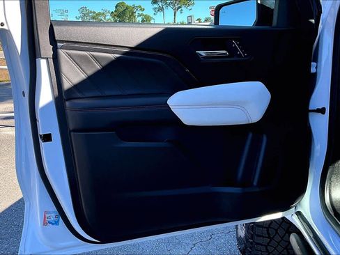 Used 2024 GMC Canyon AT4X image 24