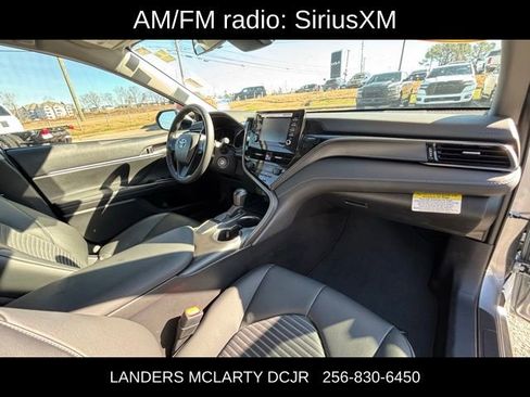 Used 2024 Toyota Camry SE image 9