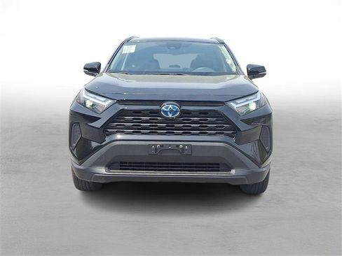 Used 2022 Toyota RAV4 XLE image 2