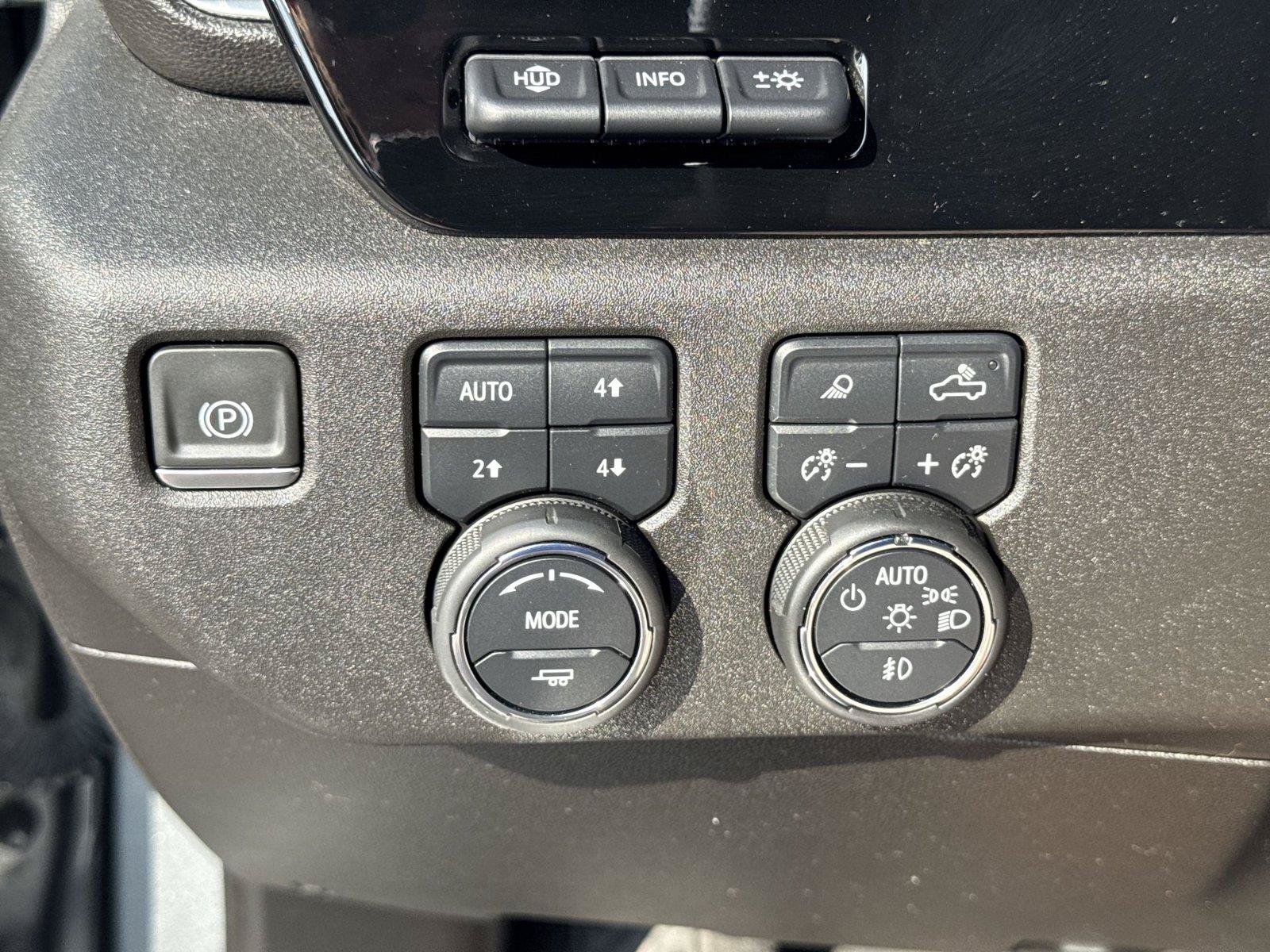 Used 2023 Chevrolet Silverado 1500 High Country w/ Technology Package AWD/4WD image 17