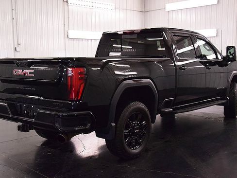 Used 2024 GMC Sierra 2500 AT4 w/ AT4 Preferred Package image 9