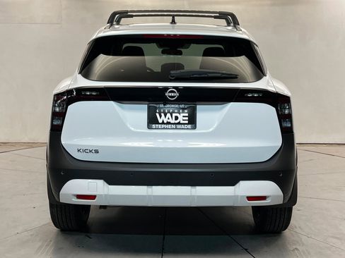 New 2026 Nissan Kicks SV w/ Cold Weather Package FWD image 4