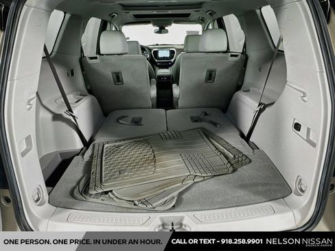 Used 2023 GMC Acadia SLT w/ Preferred Package FWD image 28