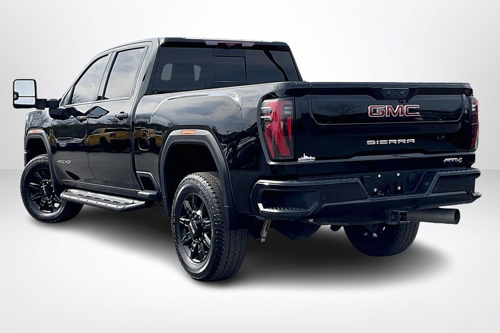 Used 2025 GMC Sierra 2500 AT4 w/ Technology Package AWD/4WD image 5