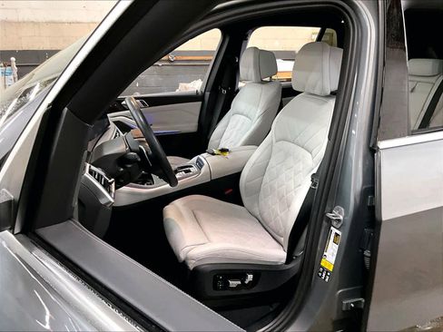 Used 2024 BMW X5 xDrive40i w/ Premium Package image 27