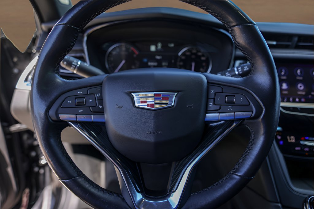 Used 2025 Cadillac XT6 Premium Luxury FWD image 12