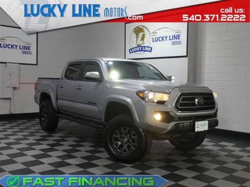 Used 2020 Toyota Tacoma SR5 w/ Blackout Package AWD/4WD image 1