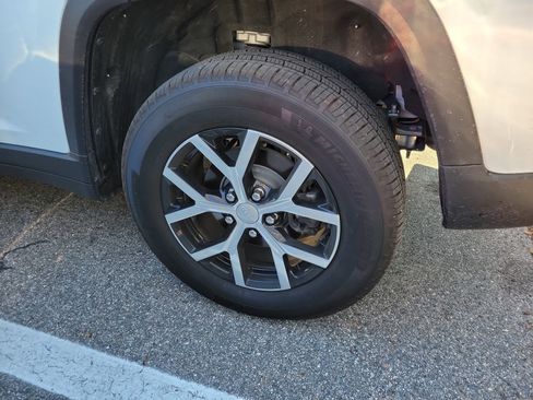 Used 2025 Jeep Grand Cherokee Limited w/ Luxury Tech Group II image 24