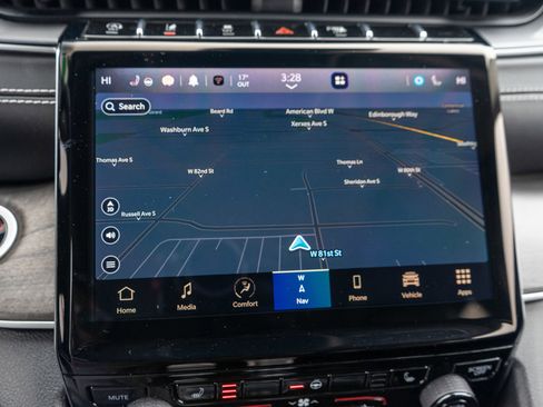 Used 2023 Jeep Grand Cherokee L Limited image 19