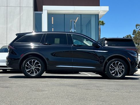New 2026 Lincoln Nautilus Premier AWD/4WD image 2