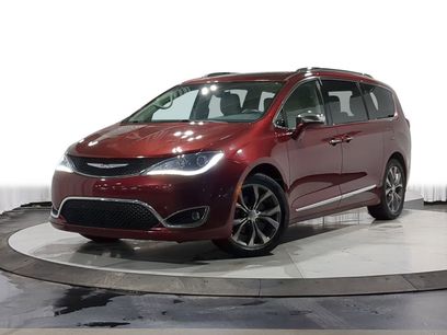 Used 2017 Chrysler Pacifica Limited w/ UConnect Theater Package