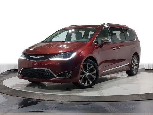 Used 2017 Chrysler Pacifica Limited w/ UConnect Theater Package image 1