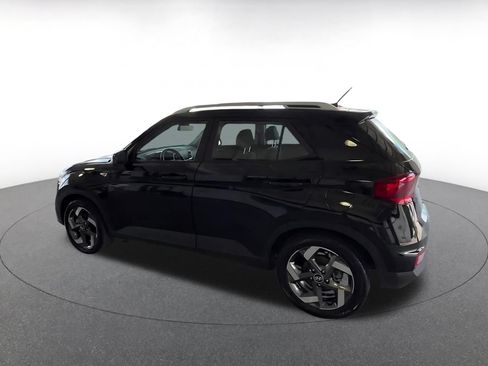 Used 2026 Hyundai Venue SEL FWD image 10