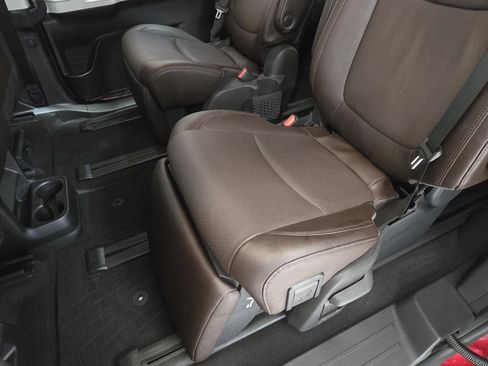 Used 2024 Toyota Sienna Platinum FWD image 13