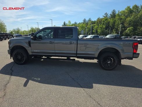 Used 2022 Ford F350 Lariat w/ Black Appearance Package AWD/4WD image 34
