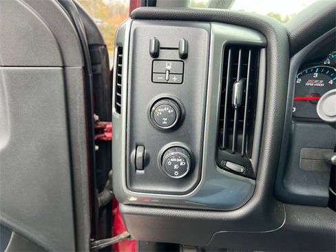 Used 2018 Chevrolet Silverado 1500 LT w/ LPO, Street Package image 17