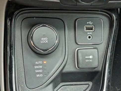 Used 2018 Jeep Compass Limited w/ Navigation Group AWD/4WD image 22