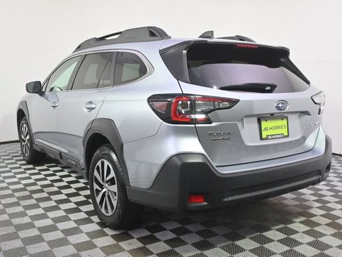 Used 2025 Subaru Outback Premium AWD/4WD image 4