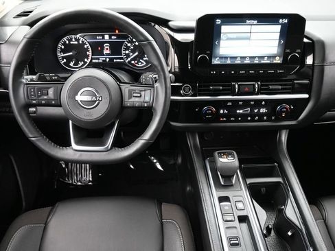 Used 2024 Nissan Pathfinder SL w/ SL Premium Package FWD image 5