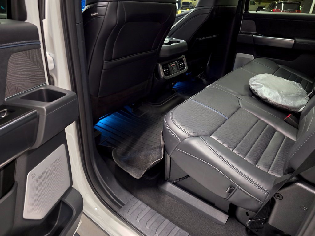 Used 2025 Ford F350 Platinum w/ FX4 Off-Road Package AWD/4WD image 36