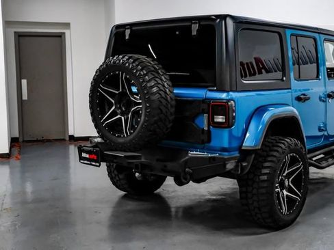 Used 2020 Jeep Wrangler Unlimited Sahara AWD/4WD image 12