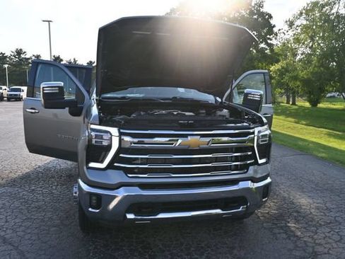 Used 2024 Chevrolet Silverado 3500 LTZ AWD/4WD image 35
