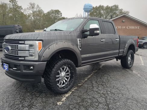 Used 2019 Ford F250 Platinum w/ Platinum Ultimate Package image 6