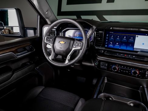 Used 2025 Chevrolet Silverado 3500 LT image 6