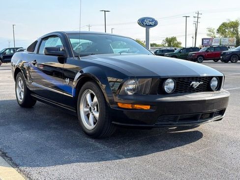 Used 2009 Ford Mustang GT RWD image 3