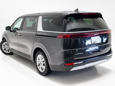 Used 2024 Kia Carnival LX FWD image 29