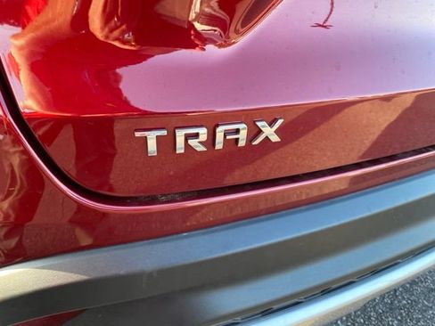 Used 2025 Chevrolet Trax LT FWD image 26