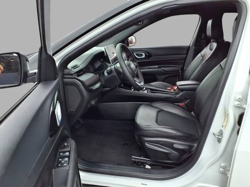 Used 2025 Jeep Compass Trailhawk AWD/4WD image 20