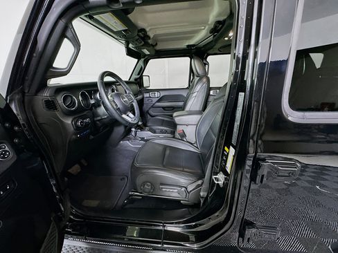 Used 2022 Jeep Wrangler Sahara image 13