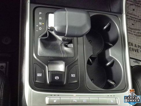 Used 2025 Kia Carnival FWD image 17
