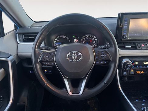Used 2021 Toyota RAV4 XLE Premium image 12