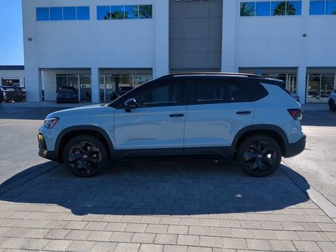 New 2026 Volkswagen Taos SE image 6