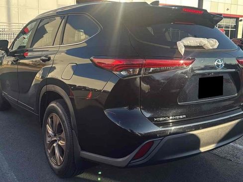 Used 2023 Toyota Highlander Bronze Edition image 4
