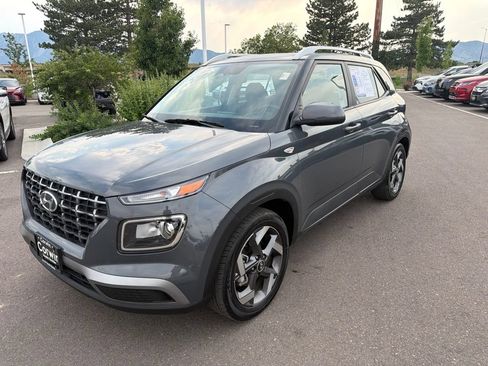 Used 2025 Hyundai Venue SEL FWD image 3