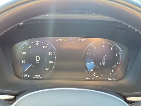 Used 2021 Volvo XC60 T5 Momentum w/ Advanced Package image 11