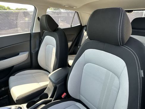 Used 2024 Hyundai Venue SEL FWD image 14