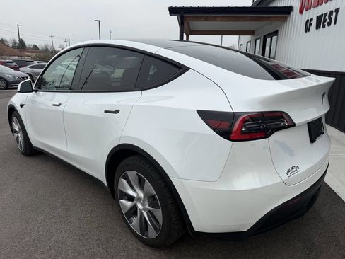 Used 2020 Tesla Model Y Long Range image 9