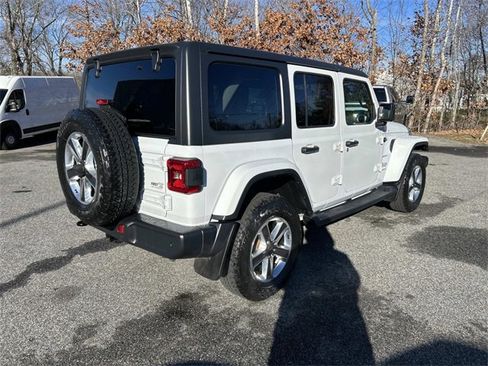 Used 2018 Jeep Wrangler Unlimited Sahara image 3