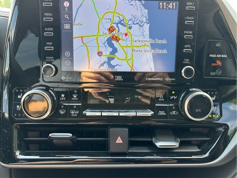 Used 2021 Toyota Highlander Limited FWD image 33