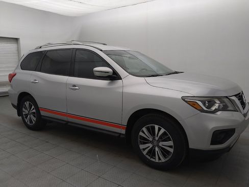 Used 2019 Nissan Pathfinder S FWD image 11