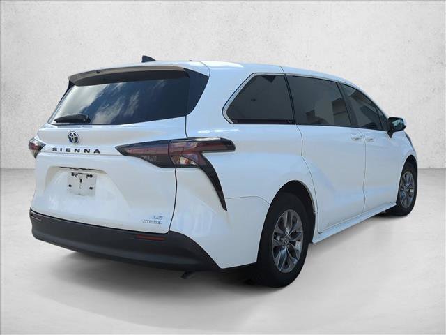 Used 2023 Toyota Sienna LE FWD image 5