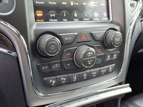 Used 2018 Jeep Grand Cherokee Overland image 18