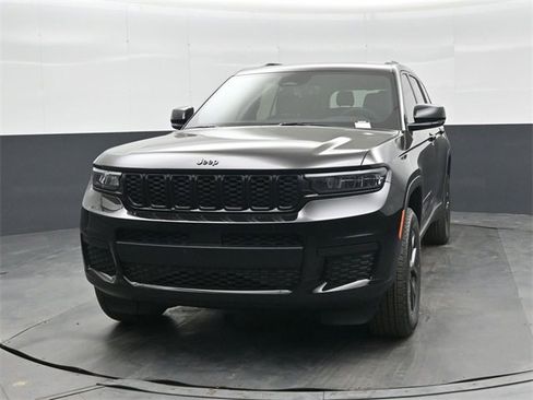 New 2025 Jeep Grand Cherokee L Altitude image 8