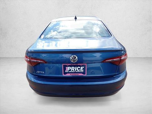 Used 2020 Volkswagen Jetta SE w/ SE Cold Weather Package FWD image 3
