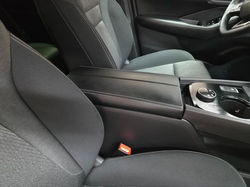 Used 2025 Nissan Rogue SV AWD/4WD image 26
