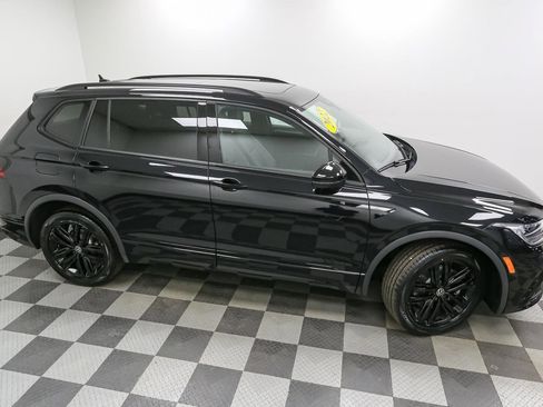 Certified 2022 Volkswagen Tiguan SE R-Line image 6